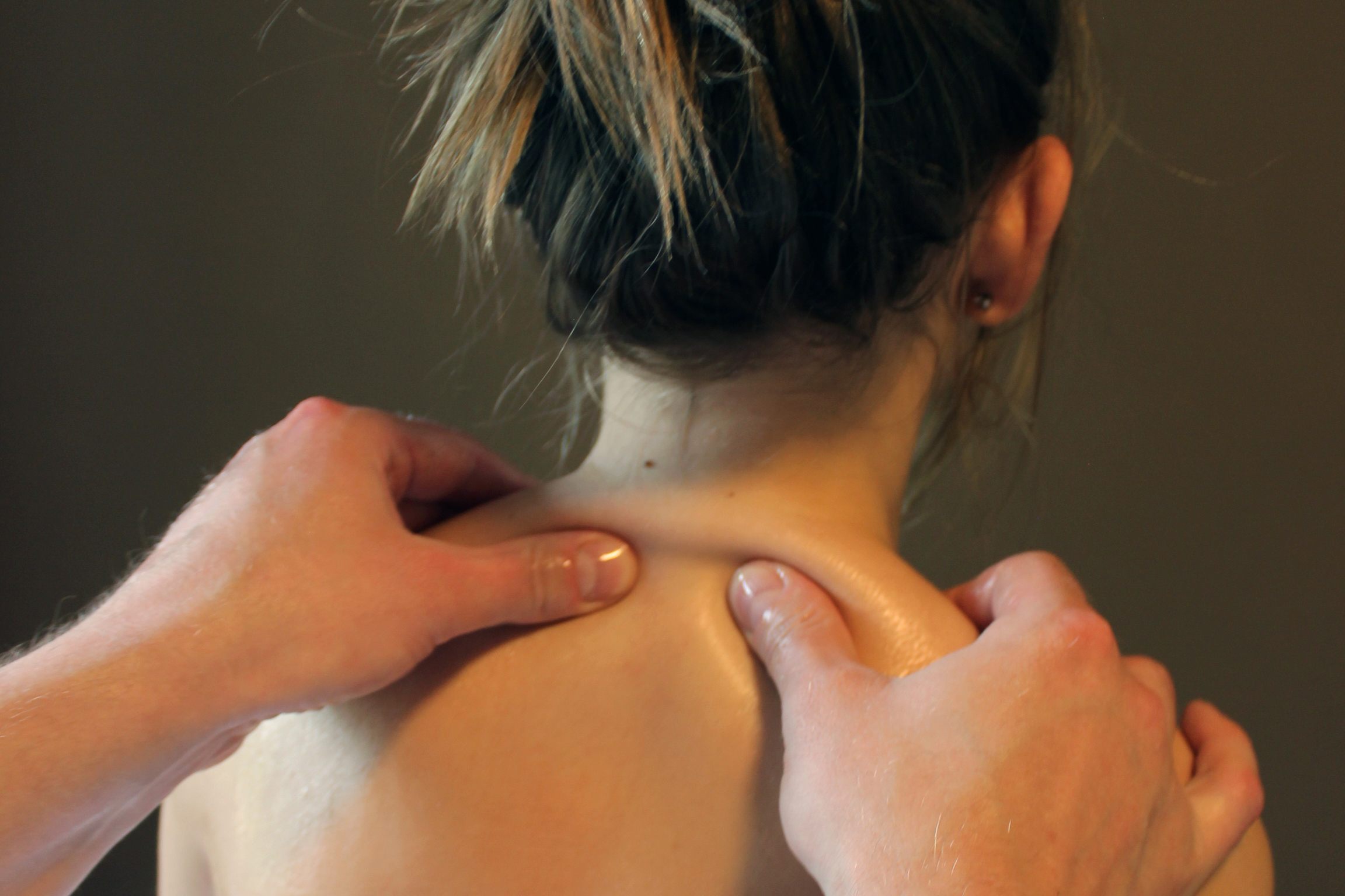 Masáž trapézového svalu